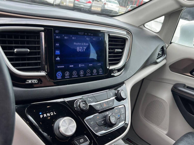 2017 Chrysler Pacifica Touring-L