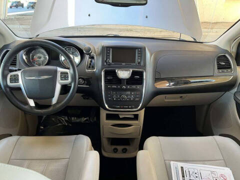 2016 Chrysler Town and Country Touring-L