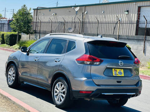 2017 Nissan Rogue SV