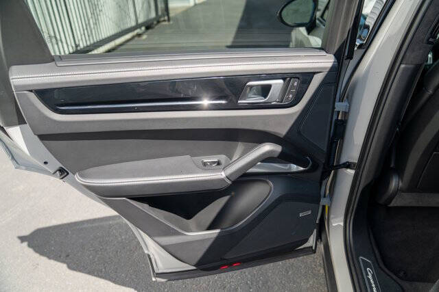 2022 Porsche Cayenne 37