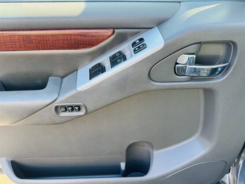 2011 Nissan Pathfinder LE