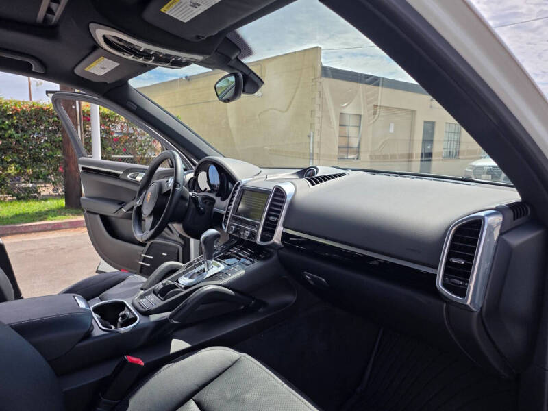 2014 Porsche Cayenne Platinum