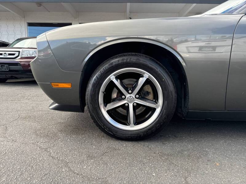 Used 2010 Dodge Challenger SE with VIN 2B3CJ4DV4AH211014 for sale in Edmonds, WA