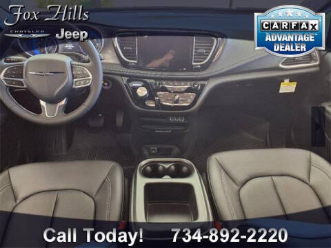 2025 Chrysler Pacifica Select