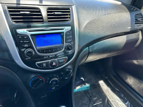 2013 Hyundai Accent SE