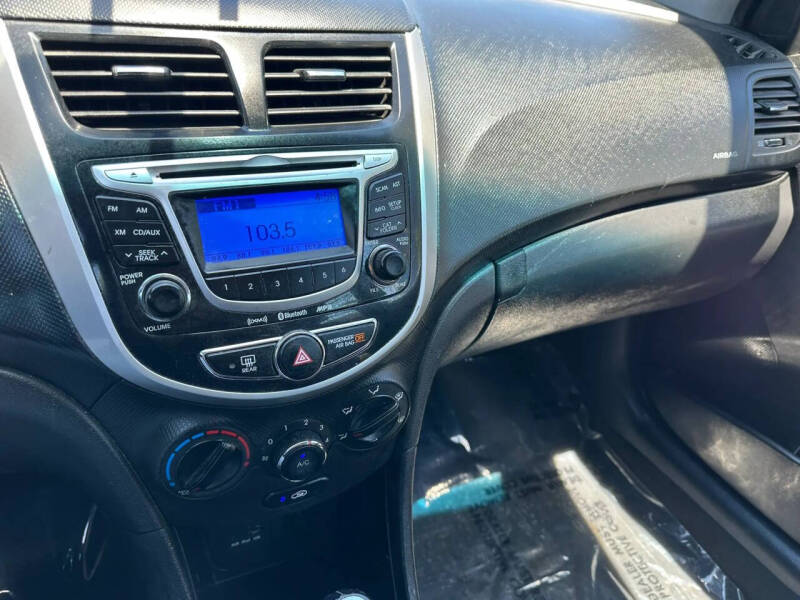 2013 Hyundai Accent SE