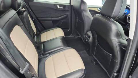 2021 Ford Escape Hybrid Titanium