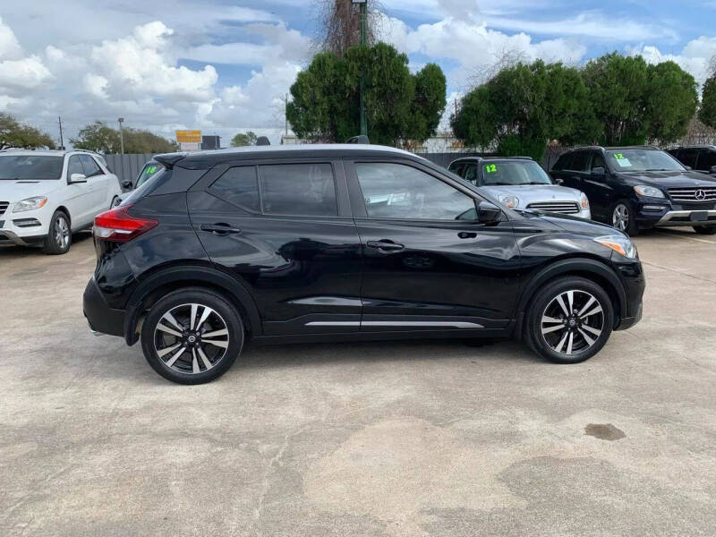 2020 Nissan Kicks SR