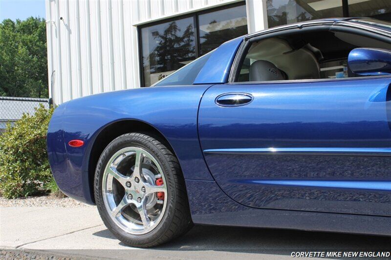 2004 Chevrolet Corvette 19