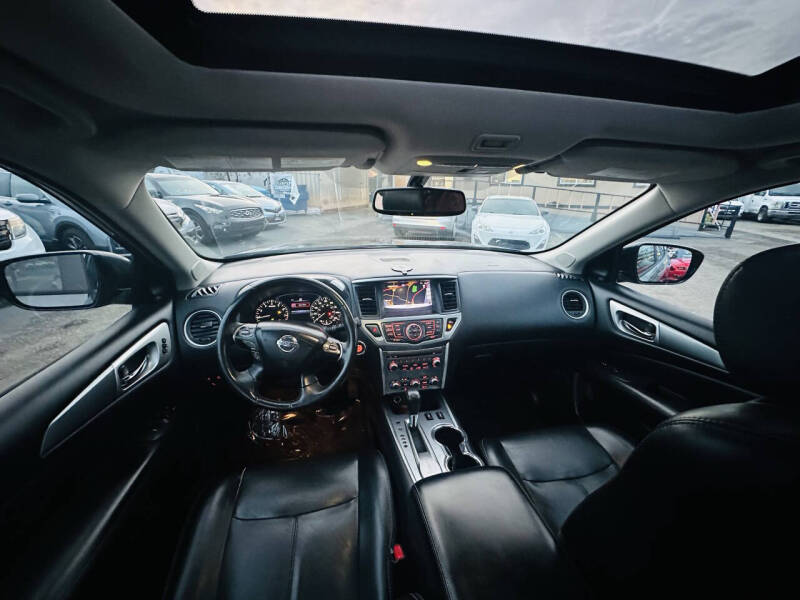 2017 Nissan Pathfinder SL