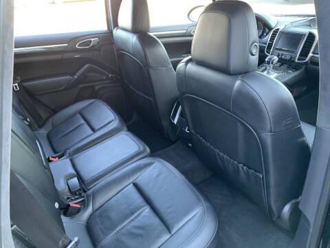 2014 Porsche Cayenne GTS