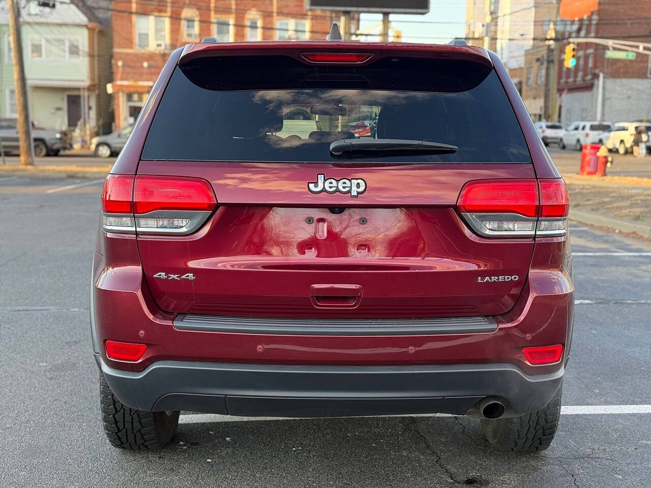 2019 Jeep Grand Cherokee Laredo E photo 9