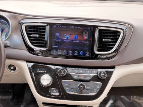 2017 Chrysler Pacifica Touring-L Plus