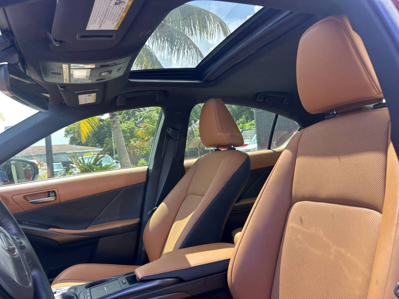 2023 Lexus IS 300