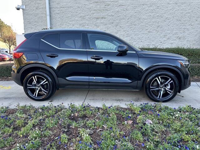 2025 Volvo XC40 B5 Core Bright Theme