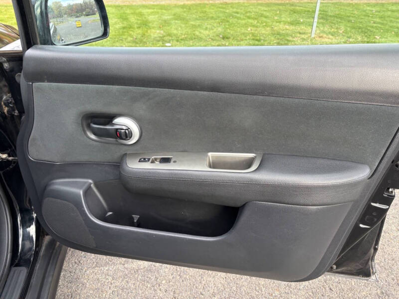 2011 Nissan Versa 1.8 S