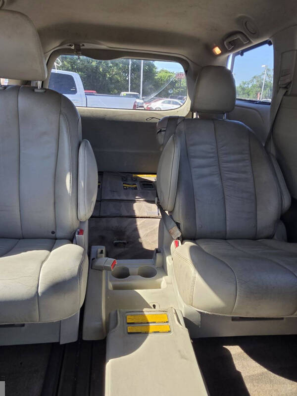 2012 Toyota Sienna XLE Mobility 7-Passenger