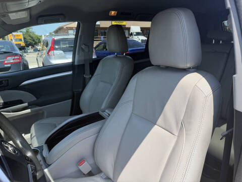 2015 Toyota Highlander LE