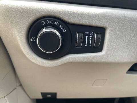 2020 Chrysler Voyager LXi