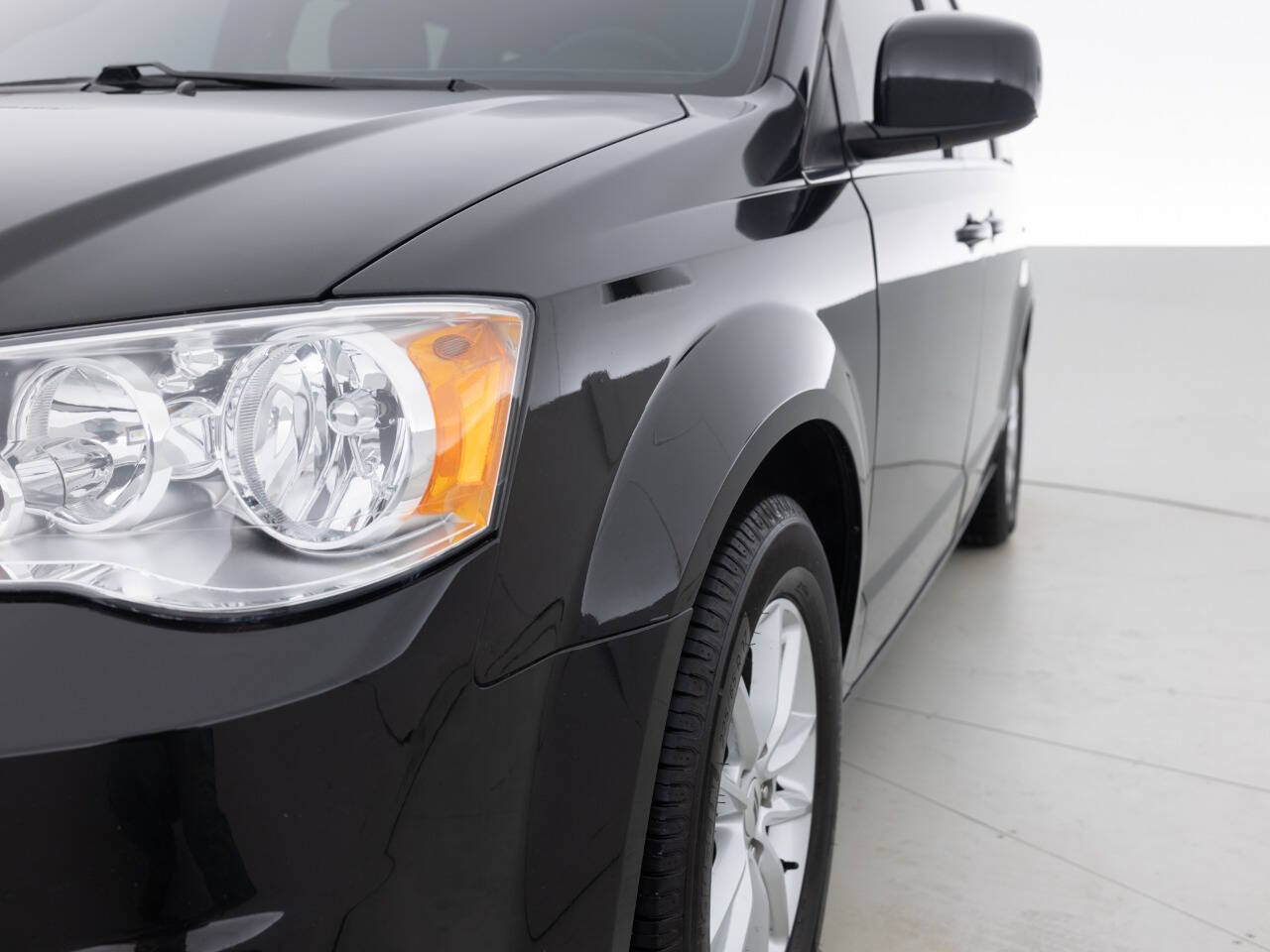 Used Car 2020 Dodge Grand Caravan  Sxt 4dr Mini Van For Sale Under $12,000 In Coal City, Illinois