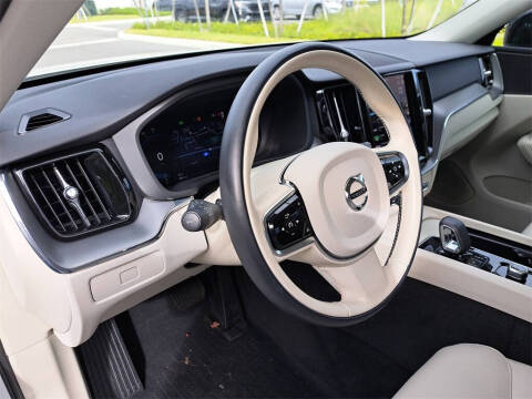 2024 Volvo XC60 B5 Core Dark Theme