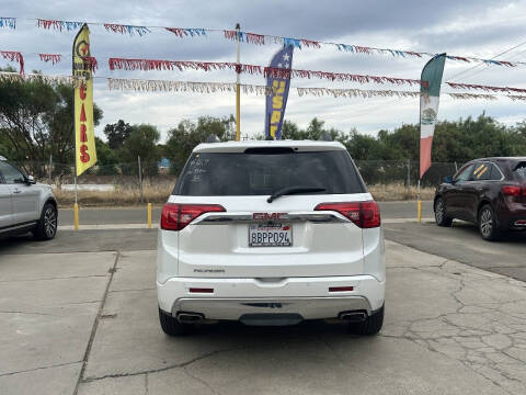 2017 GMC Acadia Denali