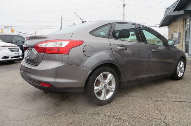 2014 Ford Focus SE photo 2