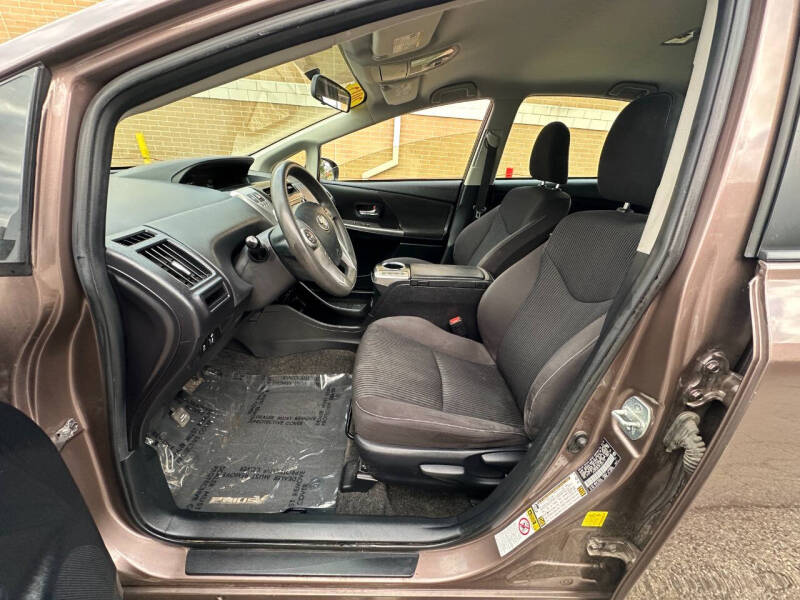 2015 Toyota Prius v Three