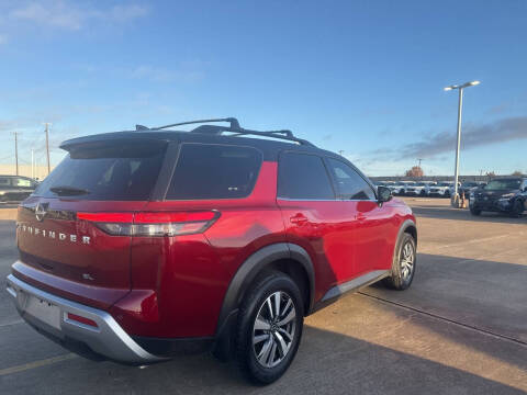 2022 Nissan Pathfinder SL