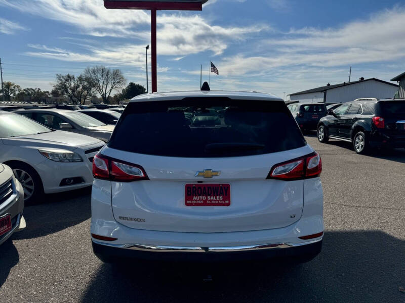 2019 Chevrolet Equinox LT photo 4