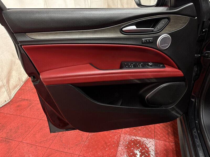 2018 Alfa Romeo Stelvio Ti Sport