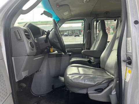 2011 Ford E-Series E-150 XLT