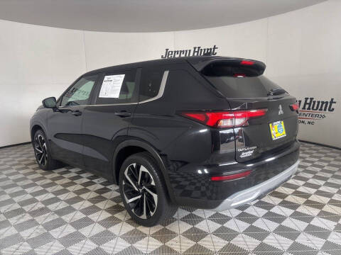 2023 Mitsubishi Outlander SE