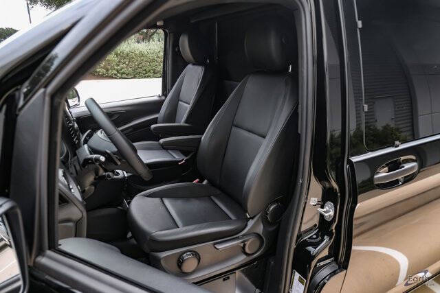 2023 Mercedes-Benz Metris Passenger