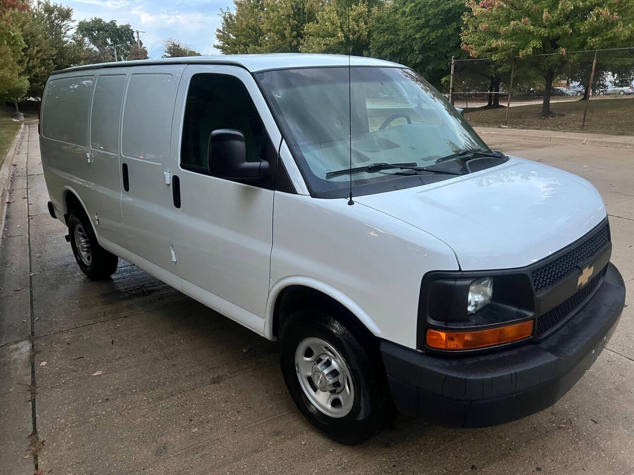 2015 Chevrolet Express 2500 3dr Cargo Van w/1WT's photo