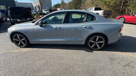 2024 Volvo S60 B5 Plus Dark Theme