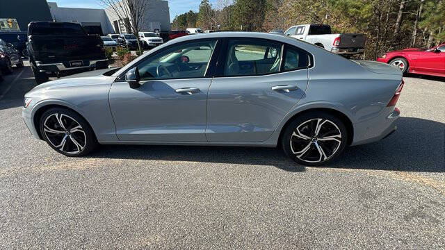 2024 Volvo S60 B5 Plus Dark Theme