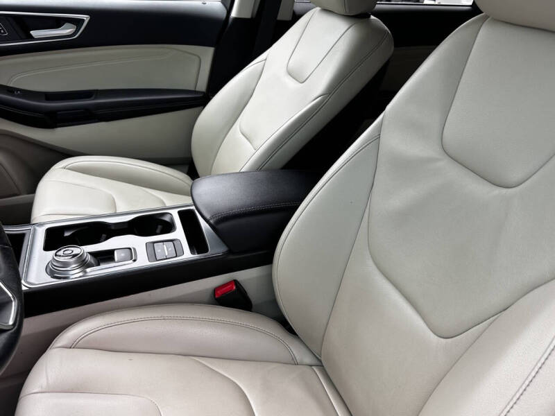 2021 Ford Edge Titanium