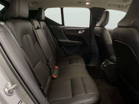2025 Volvo XC40 B5 Plus Bright Theme