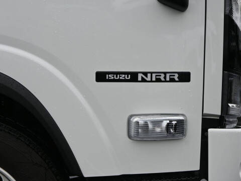 2025 Isuzu NRR