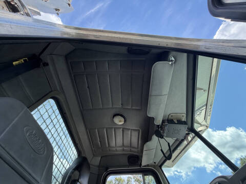 2001 Peterbilt 330