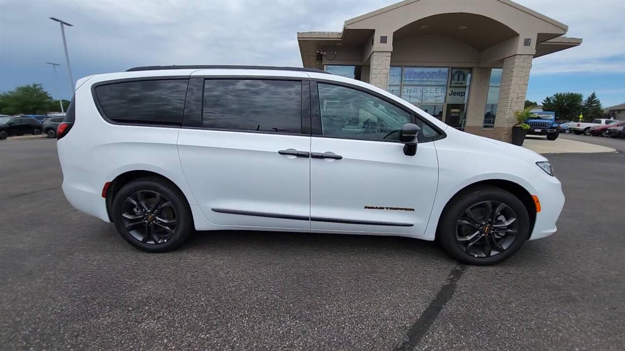 2024 Chrysler Pacifica for sale at Victoria Auto Sales in Victoria, MN