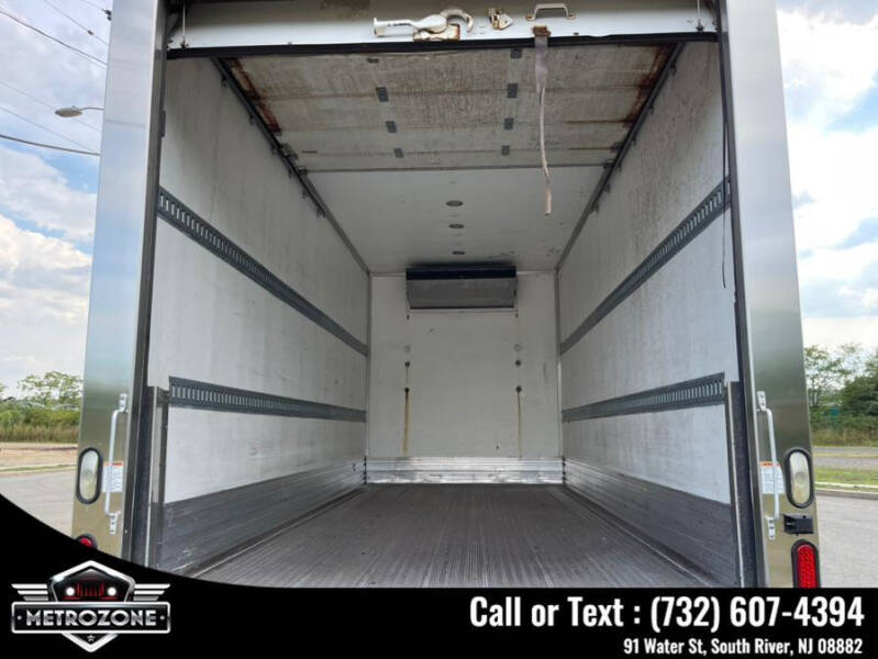 2011 Freightliner M2 106