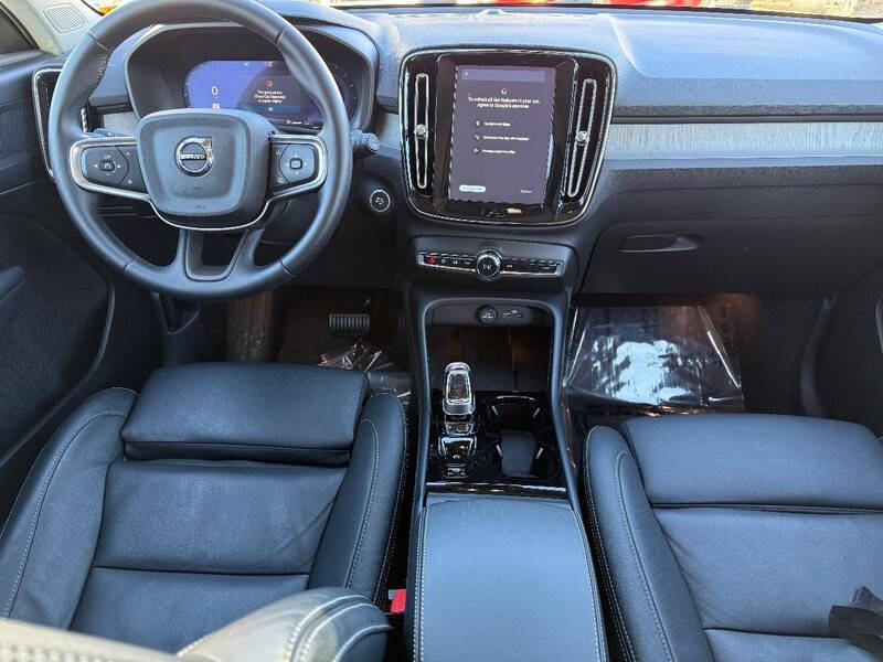 2025 Volvo XC40 B5 Plus Bright Theme