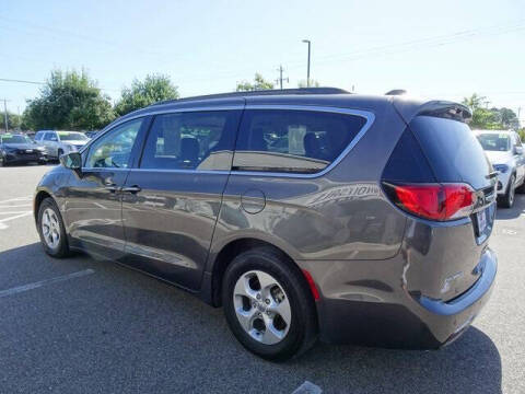 2017 Chrysler Pacifica Hybrid Premium