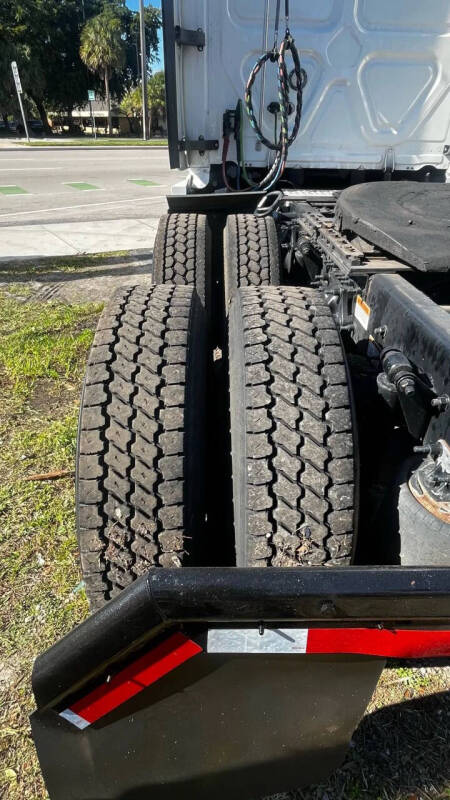 2020 Freightliner Cascadia