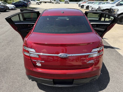 2017 Ford Taurus SEL