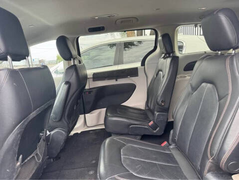 2020 Chrysler Pacifica Touring L