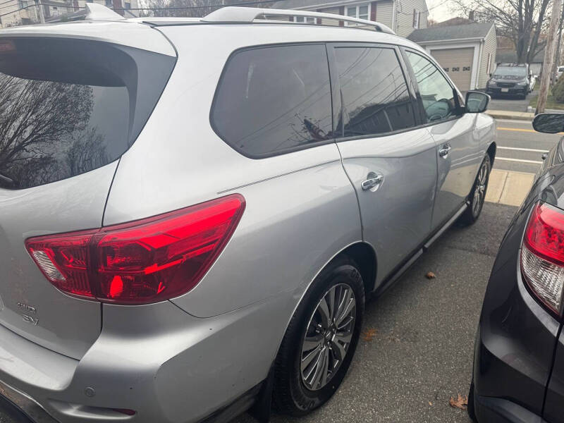 2019 Nissan Pathfinder SV