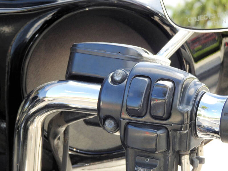 1999 Harley-Davidson FLHTC.